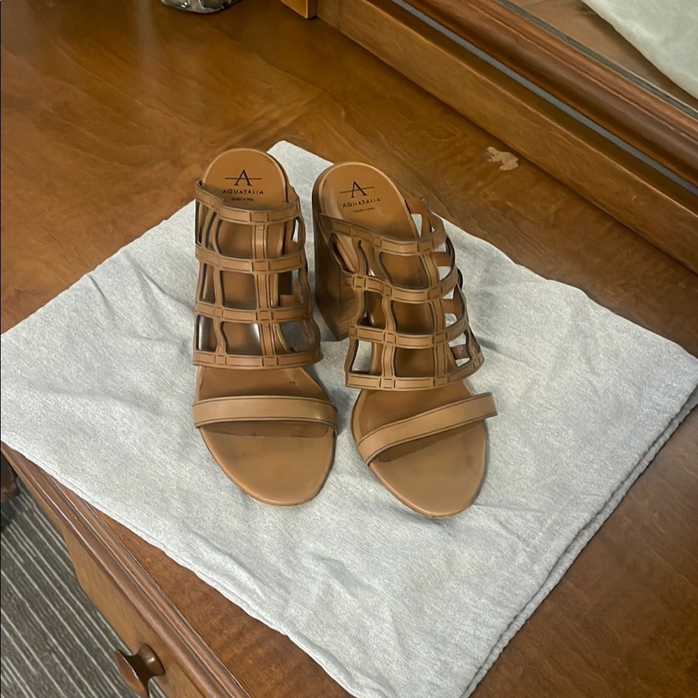 Women's Aquatalia Tan Sandals